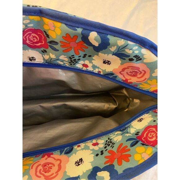 Olivet blue flowers zipper lunch tote 8x15" - Picture 5 of 6